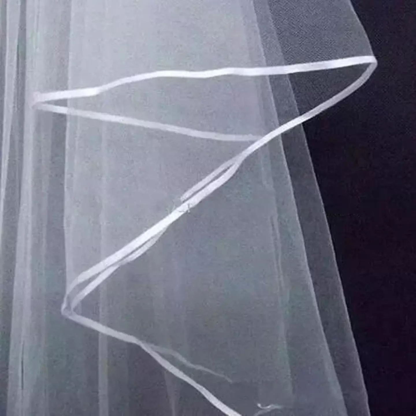 White Two-Tier Tulle Veil, 75cm with Scalloped Edge and Hair Comb 8983