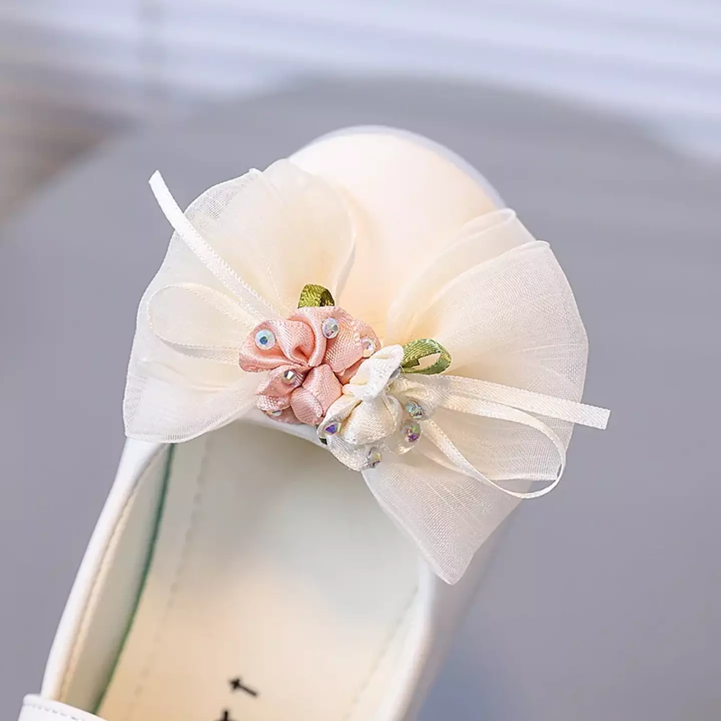 Toddler & Young Girls Ivory Rosebud Bow Mary Jane Party Flats | Lucys 10544