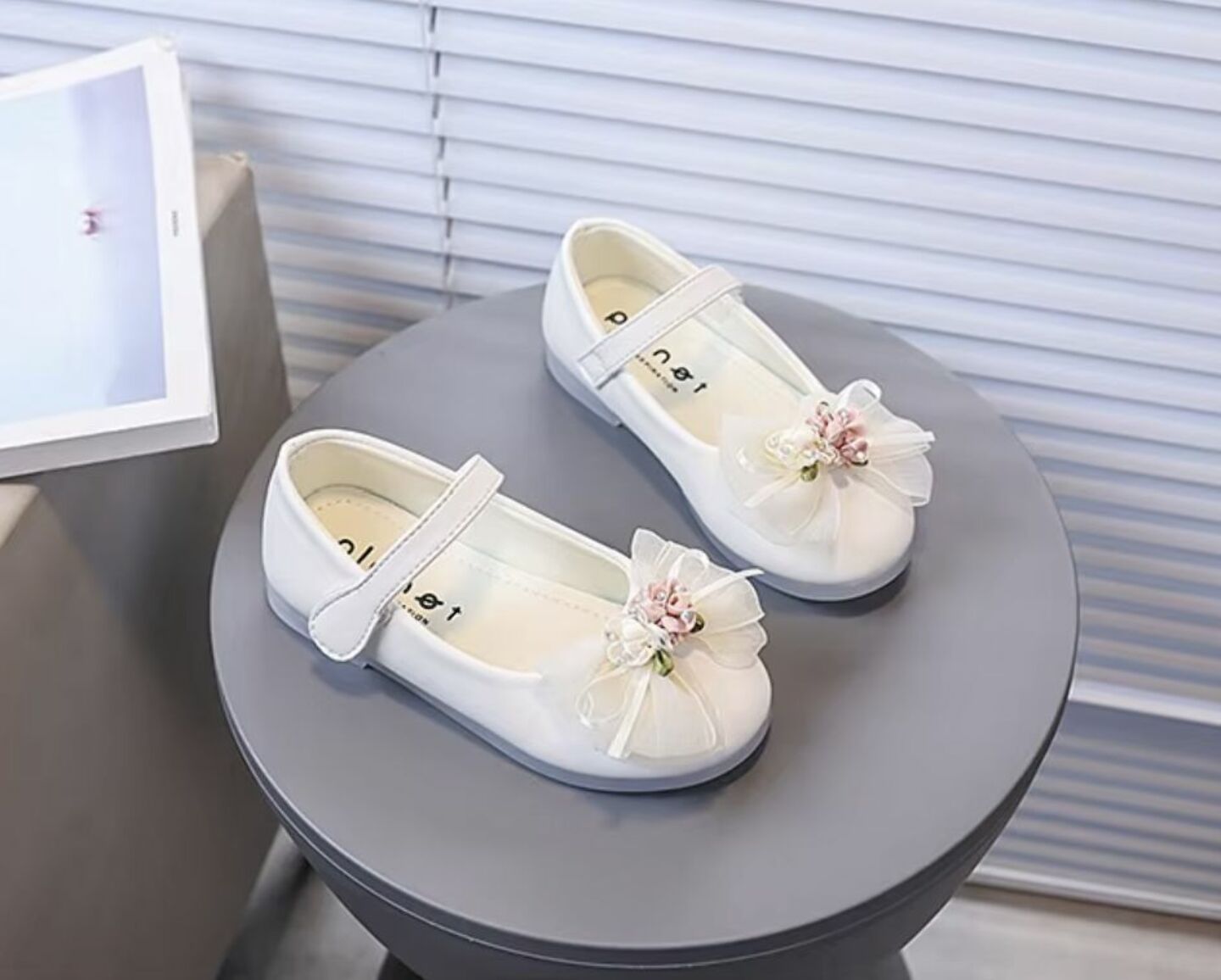 Toddler & Young Girls Ivory Rosebud Bow Mary Jane Party Flats | Lucys 10544