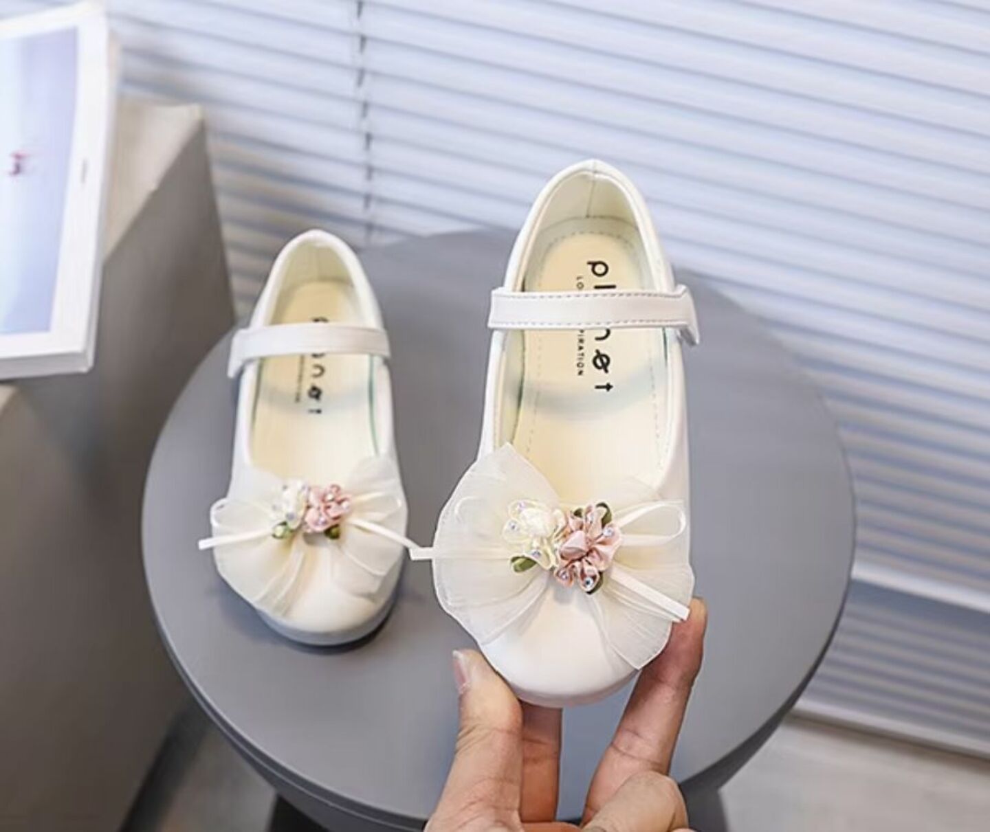 Toddler & Young Girls Ivory Rosebud Bow Mary Jane Party Flats | Lucys 10544