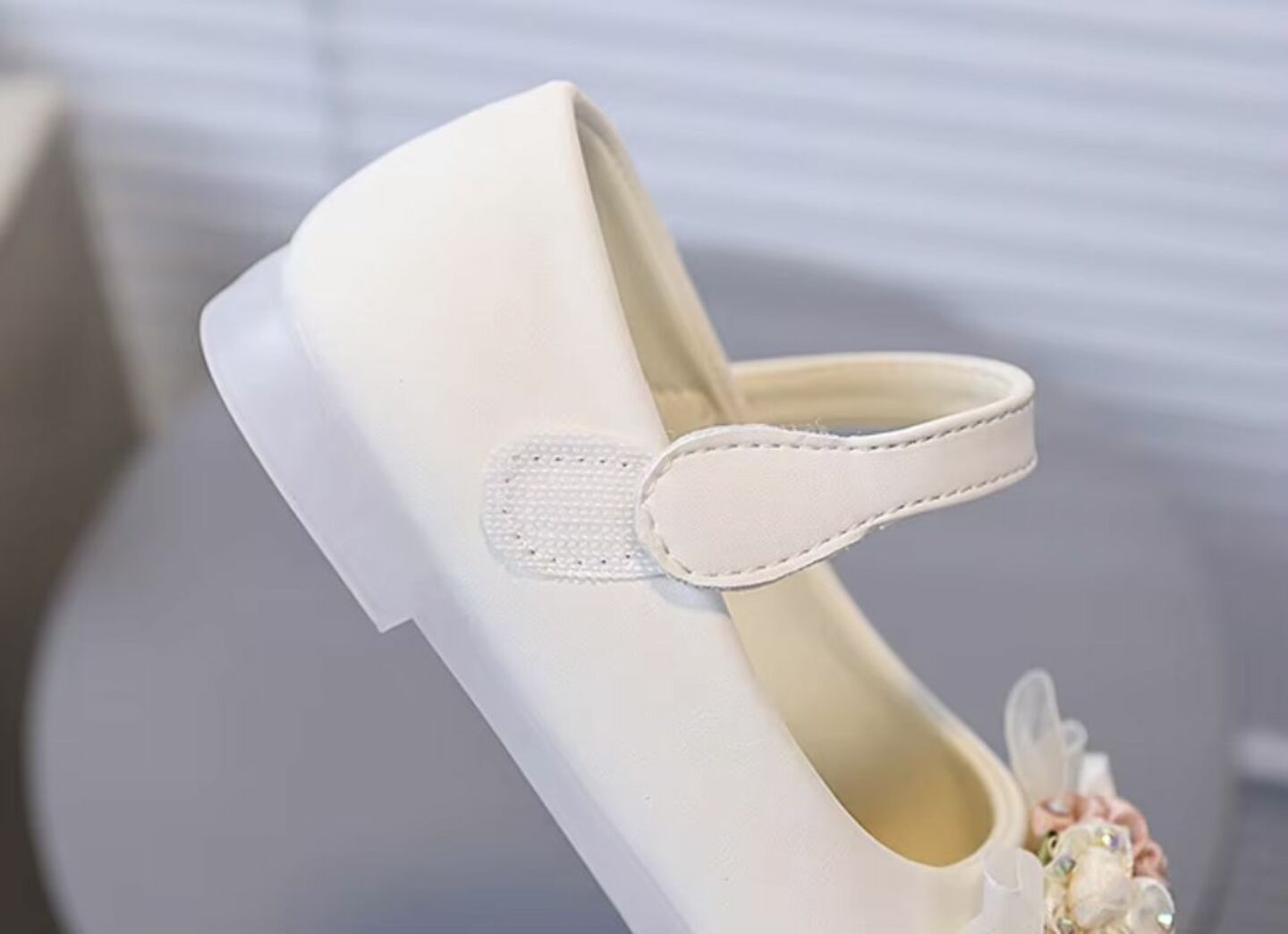 Toddler & Young Girls Ivory Rosebud Bow Mary Jane Party Flats | Lucys 10544