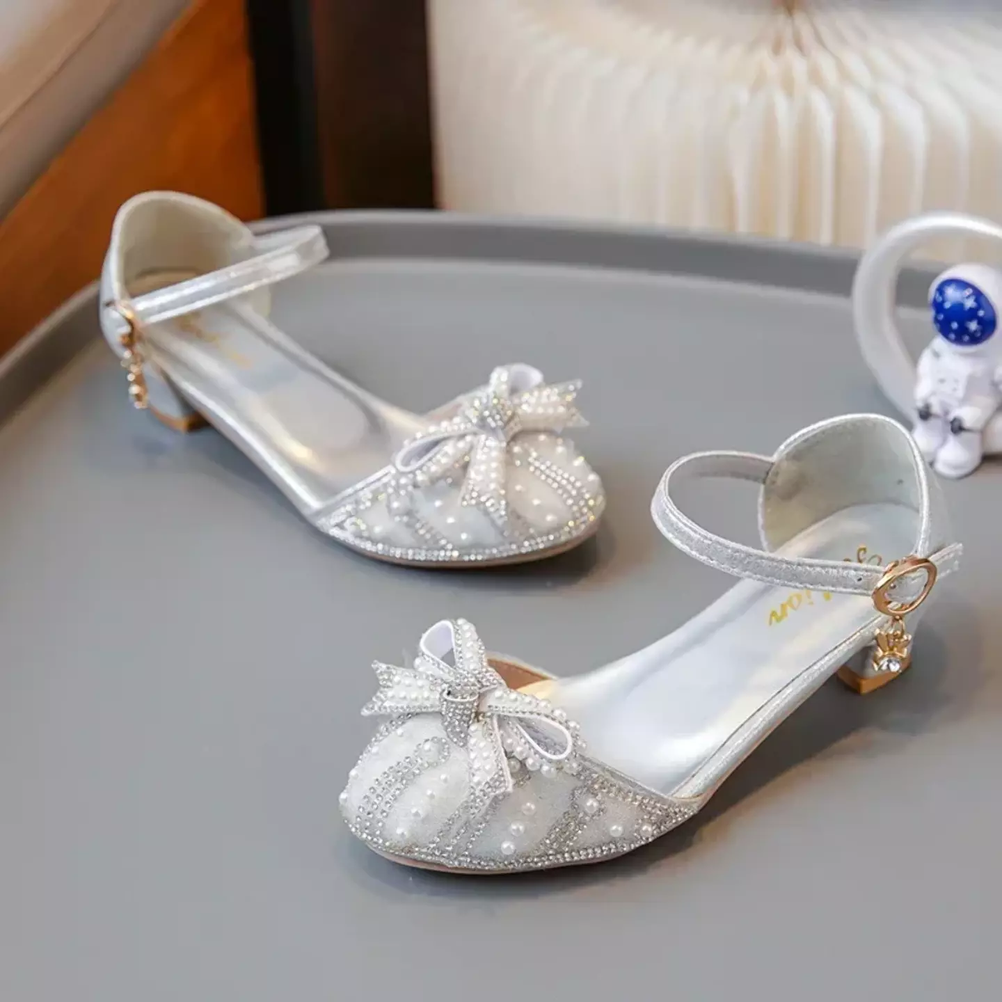Girls Silver Pearl Arch Bow Block Heel Dress Shoes | Lucys 11232