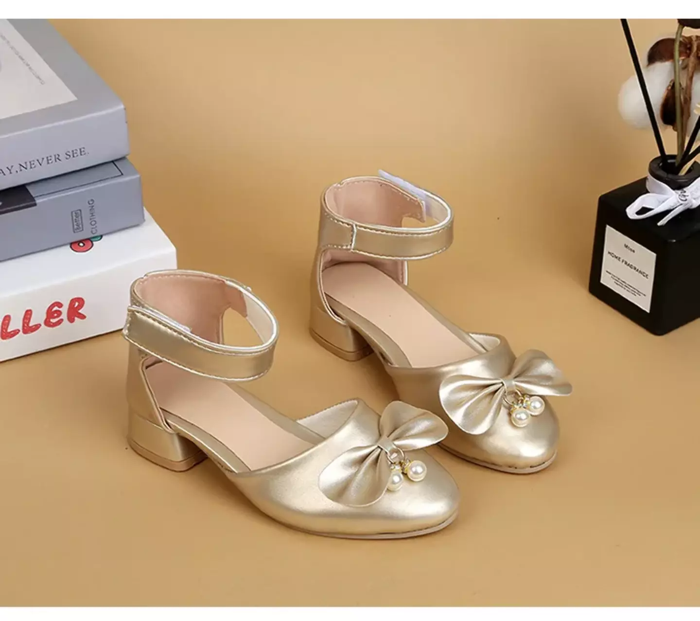 Young Girls & Girls Gold Pearl Cluster Bow Ankle Band Dress Shoes | Lucys 11330