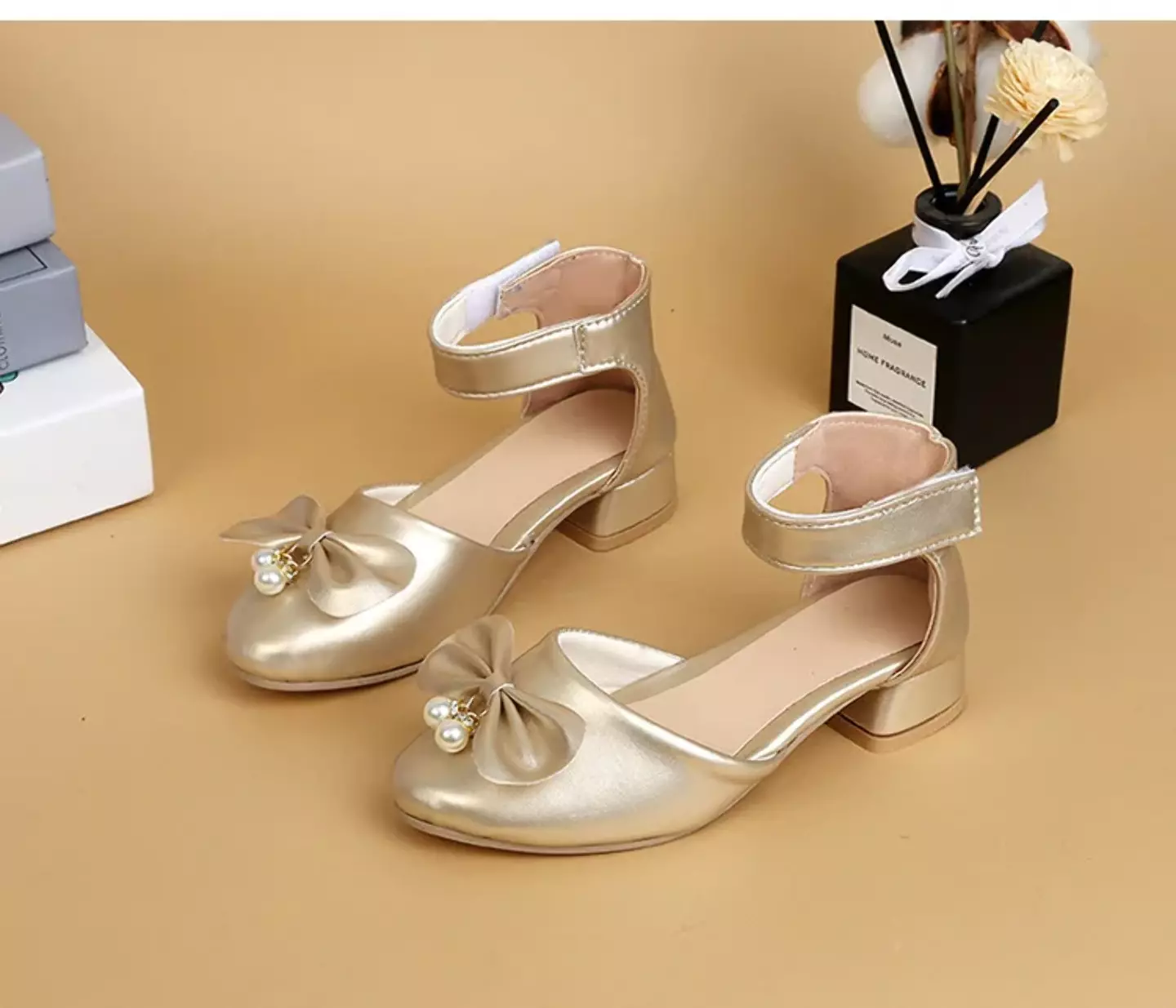 Young Girls & Girls Gold Pearl Cluster Bow Ankle Band Dress Shoes | Lucys 11330