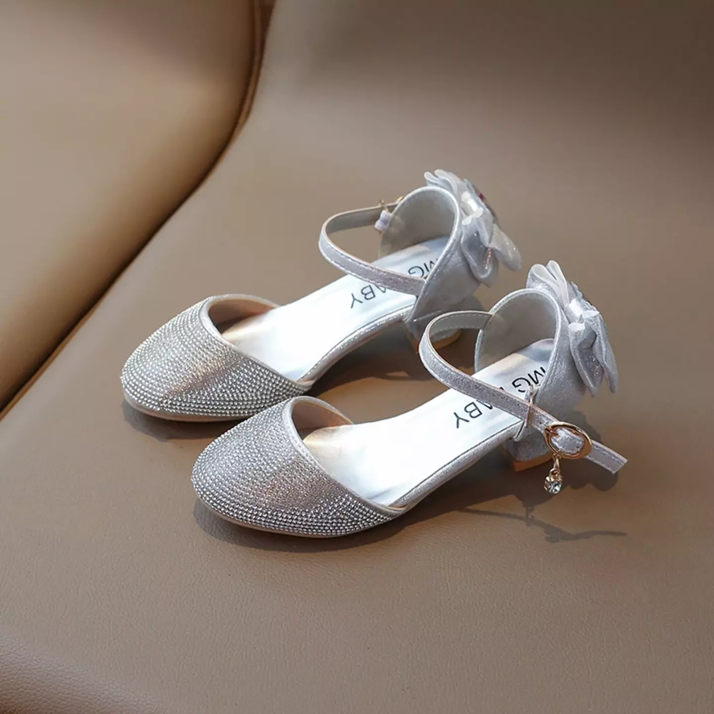 Young Girls & Girls Silver Rosy Jewel Bow Glitter Toe Dress Shoes | Lucys 11661