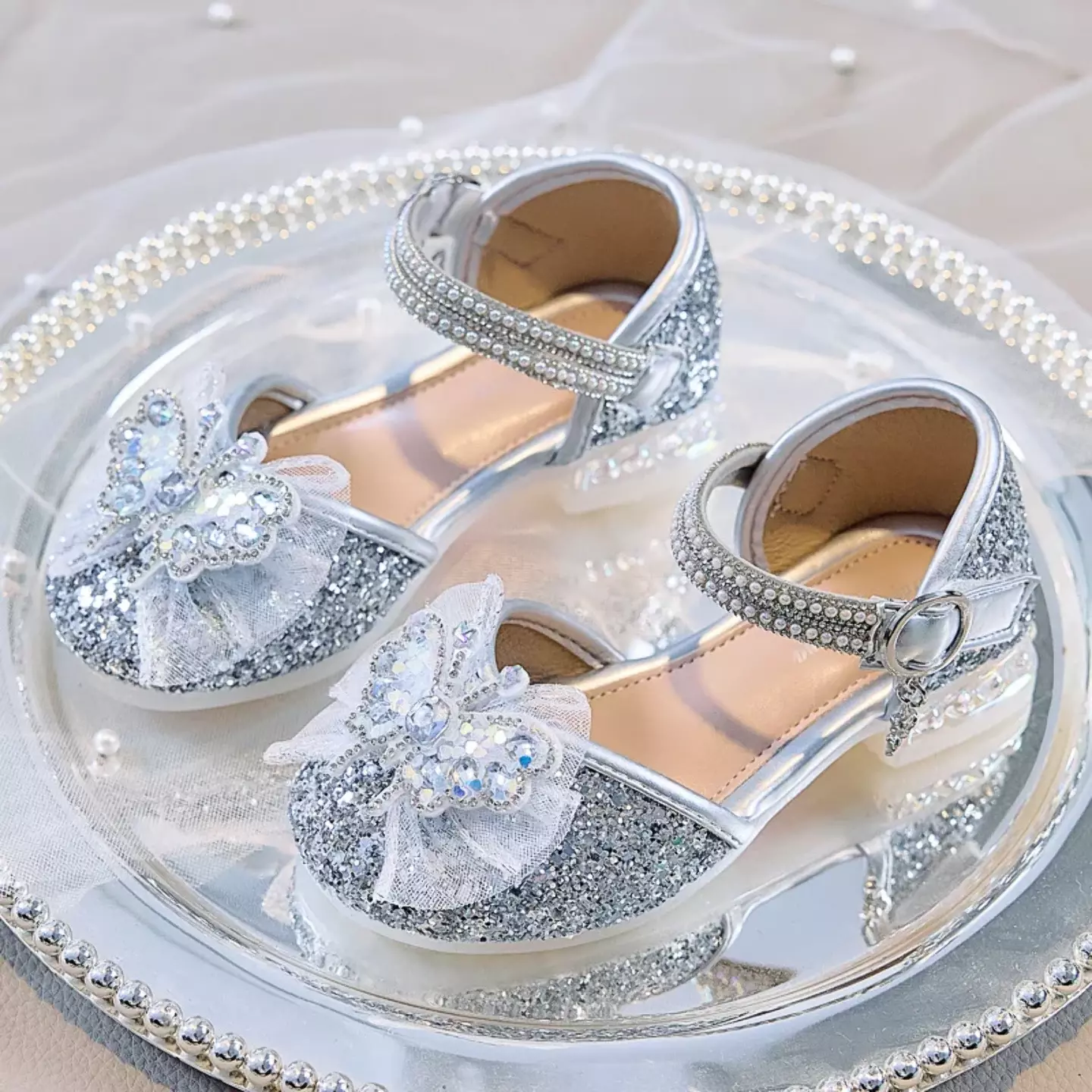 Young Girls & Girls Silver Gossamer Plume Bow Dress Shoes | Lucys 11665