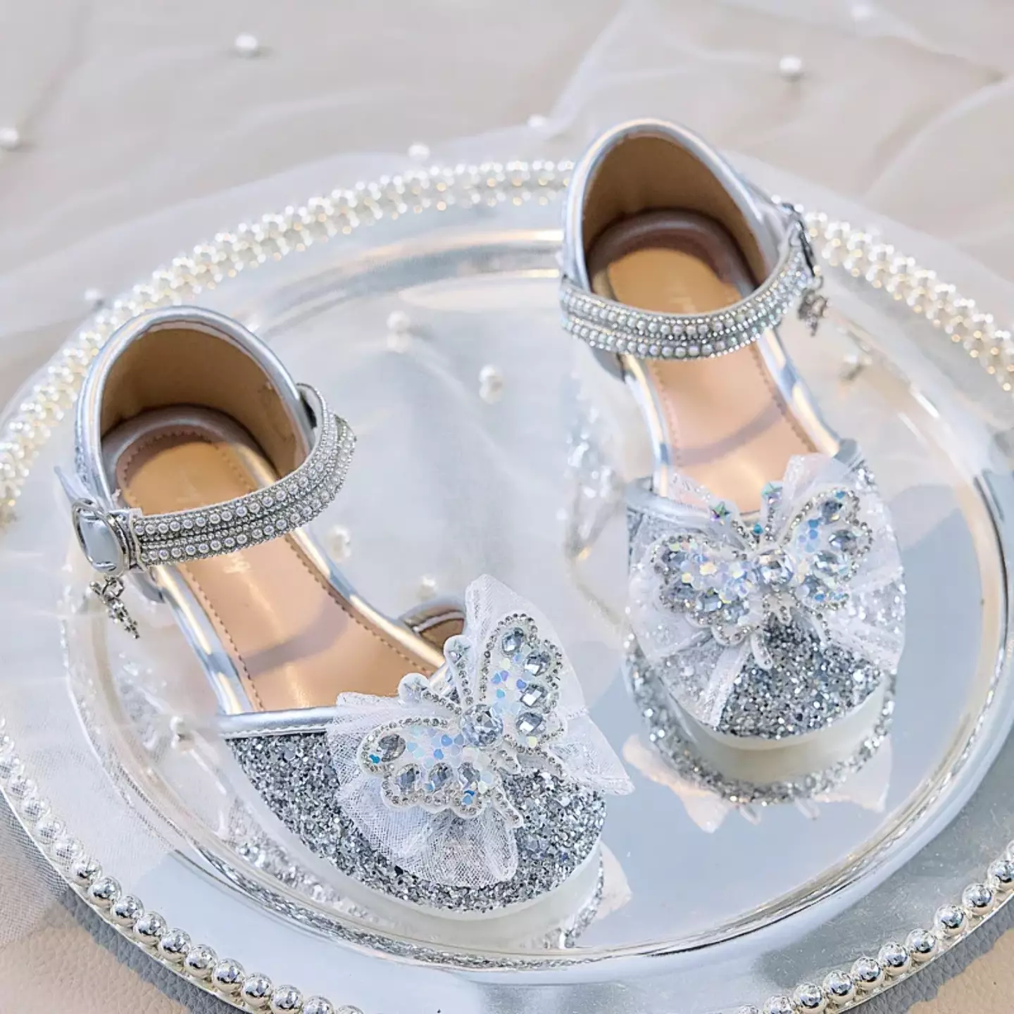 Young Girls & Girls Silver Gossamer Plume Bow Dress Shoes | Lucys 11665
