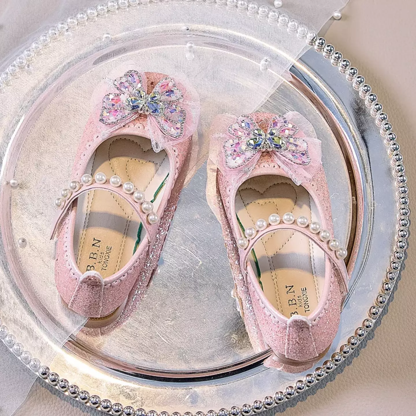 Young Girls & Girls Pink Spectrum Sheen Pearl Trim Dress Shoes | Lucys 11685