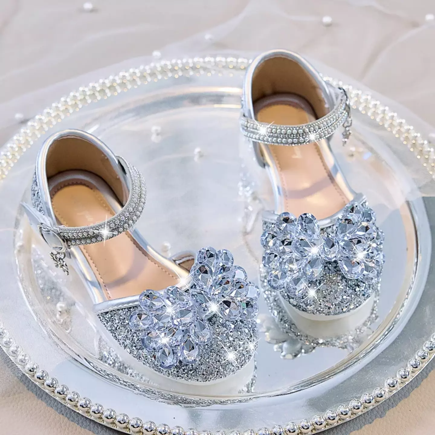 Young Girls & Girls Silver Faceted Flower Glitter Dress Shoes | Lucys 11775