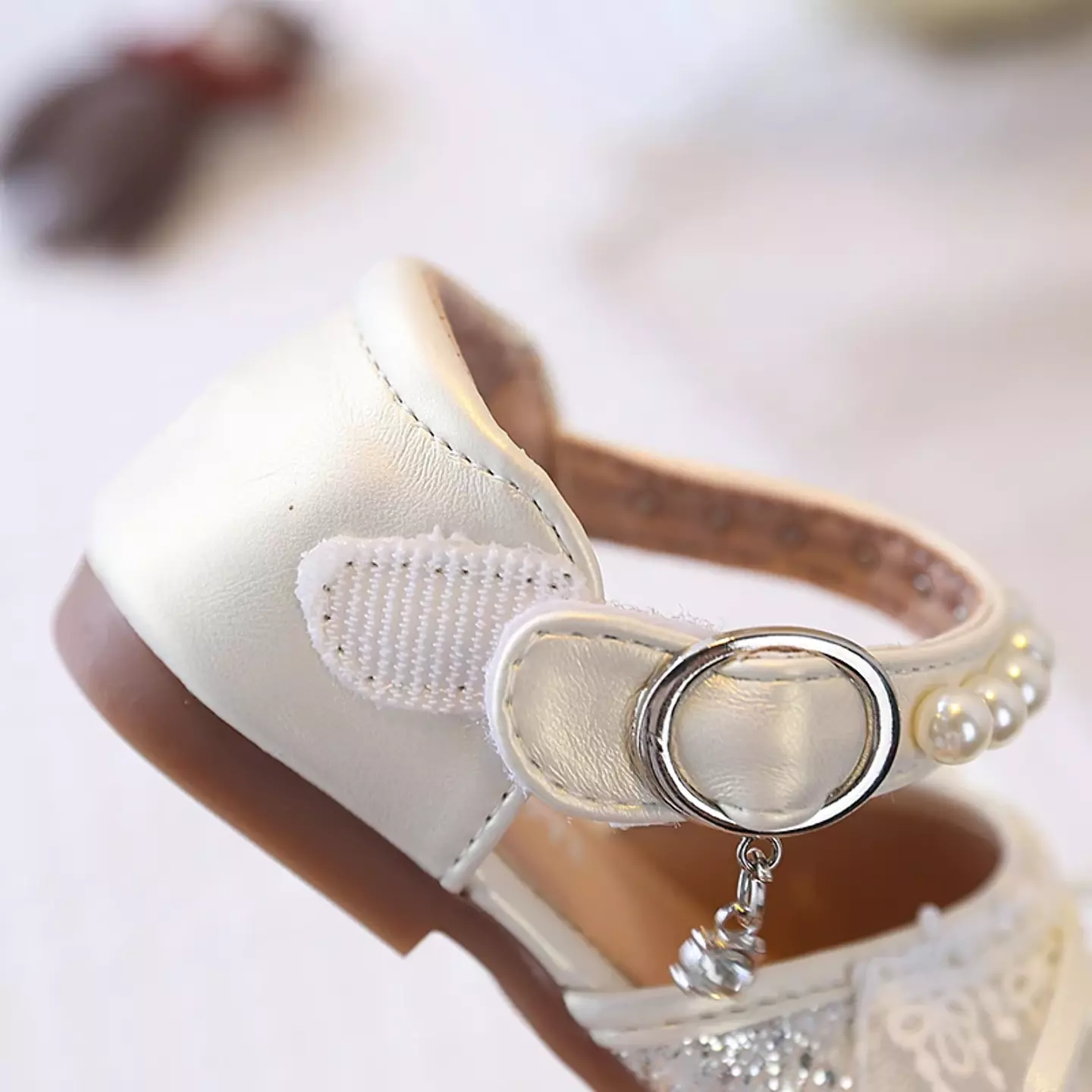 Young Girls & Girls Ivory Pearl Strap Glitter Toe Dress Shoes | Lucys 11821