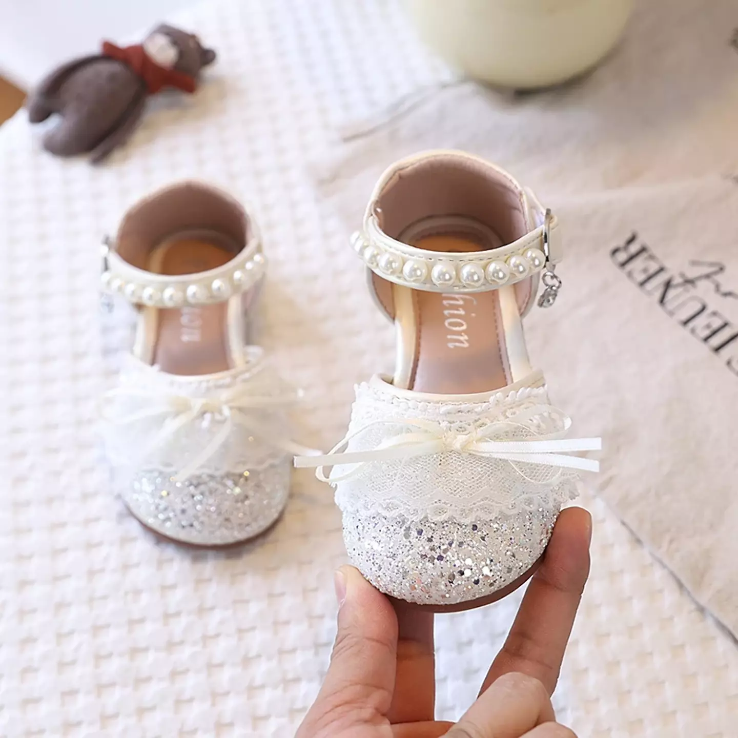 Young Girls & Girls Ivory Pearl Strap Glitter Toe Dress Shoes | Lucys 11821