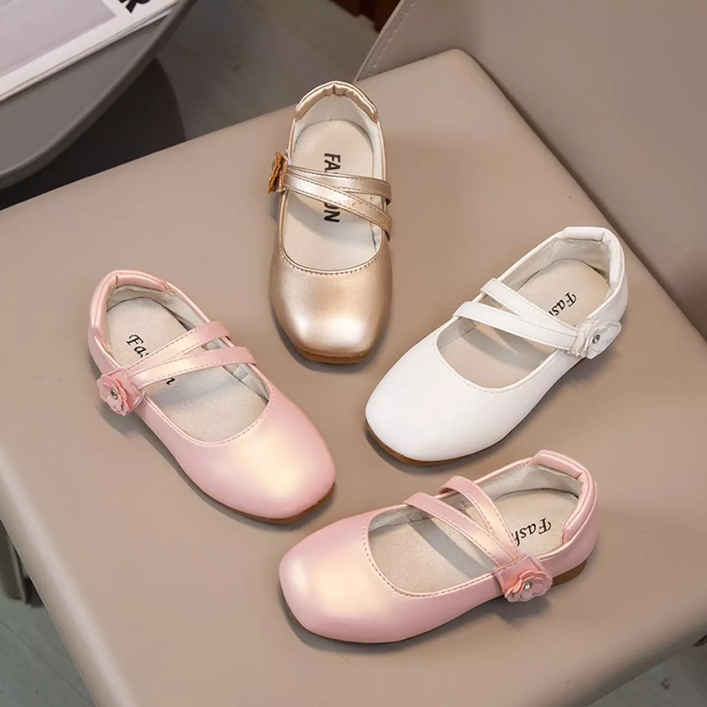 Young Girls & Girls White Double Band Flower Mary Jane Shoes | Lucys 12038