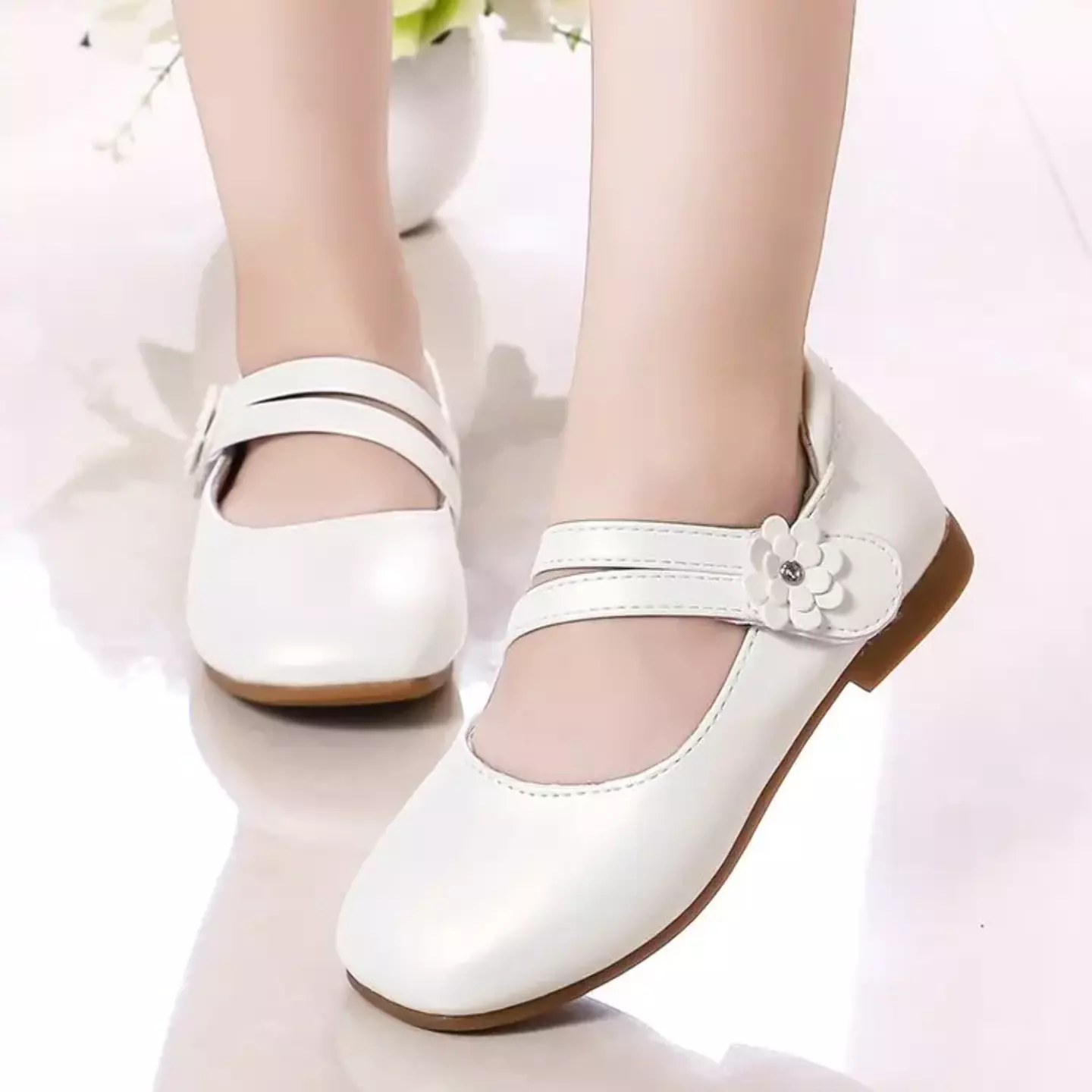 Young Girls & Girls White Double Band Flower Mary Jane Shoes | Lucys 12038