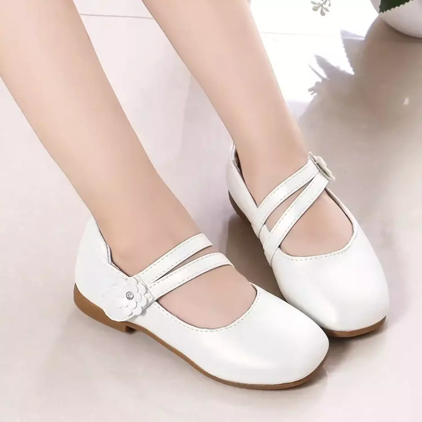 Young Girls & Girls White Double Band Flower Mary Jane Shoes | Lucys 12038