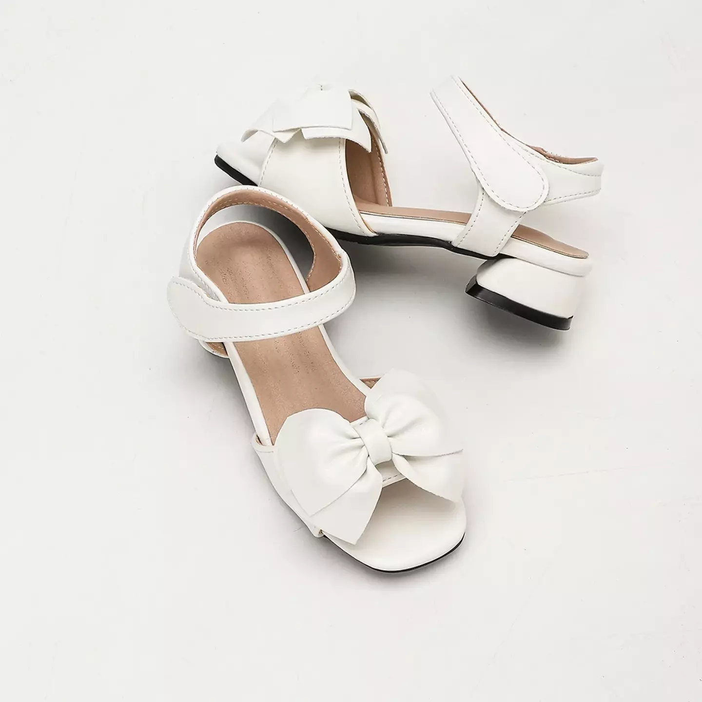 Young Girls & Girls White Gathered Bow Crossover Strap Sandals | Lucys 12136