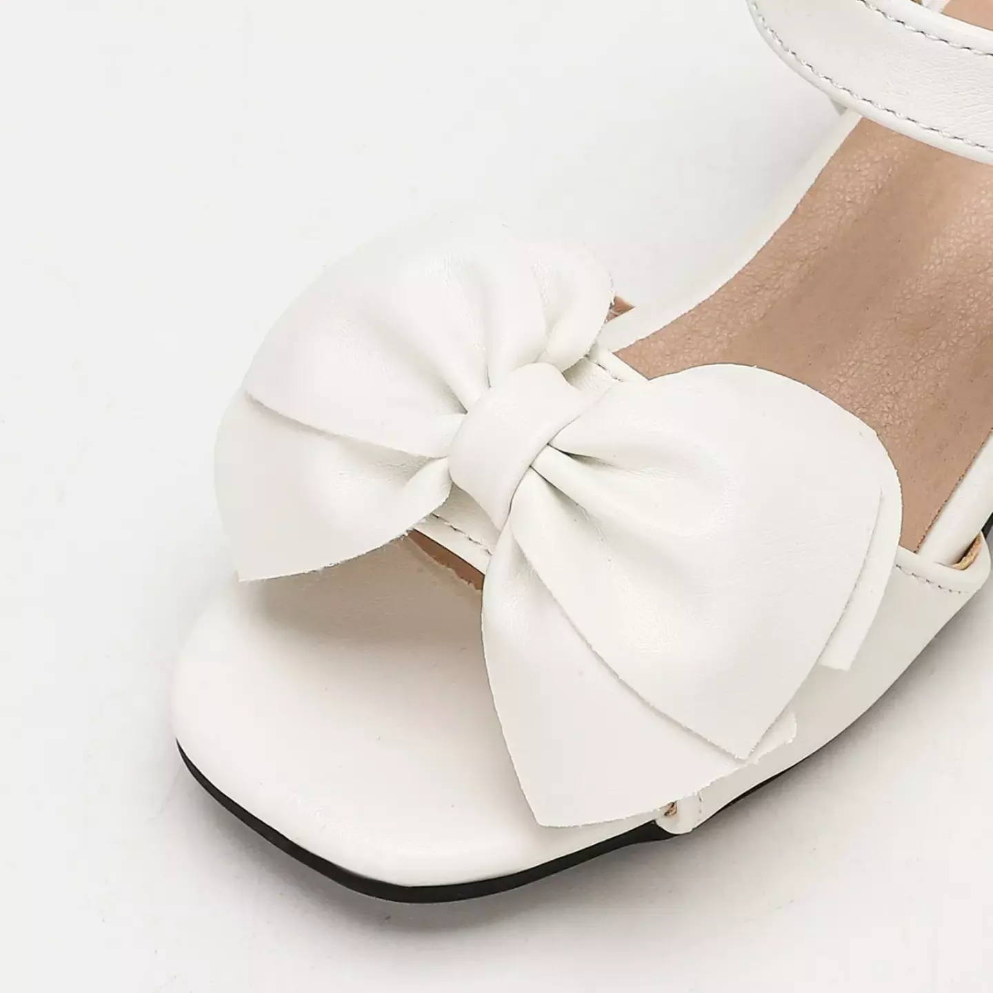 Young Girls & Girls White Gathered Bow Crossover Strap Sandals | Lucys 12136