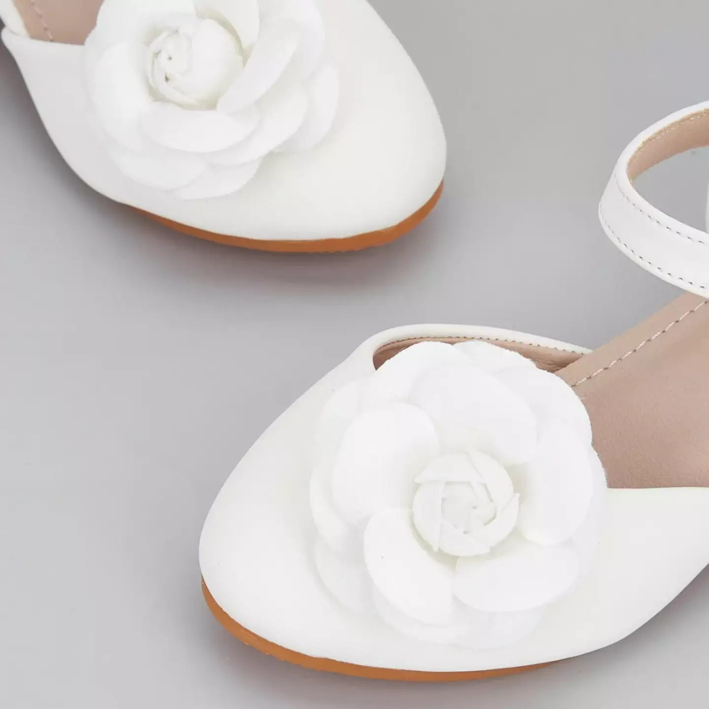 Young Girls & Girls Ivory Rolled Centre Rose Dress Shoes | Lucys 12216
