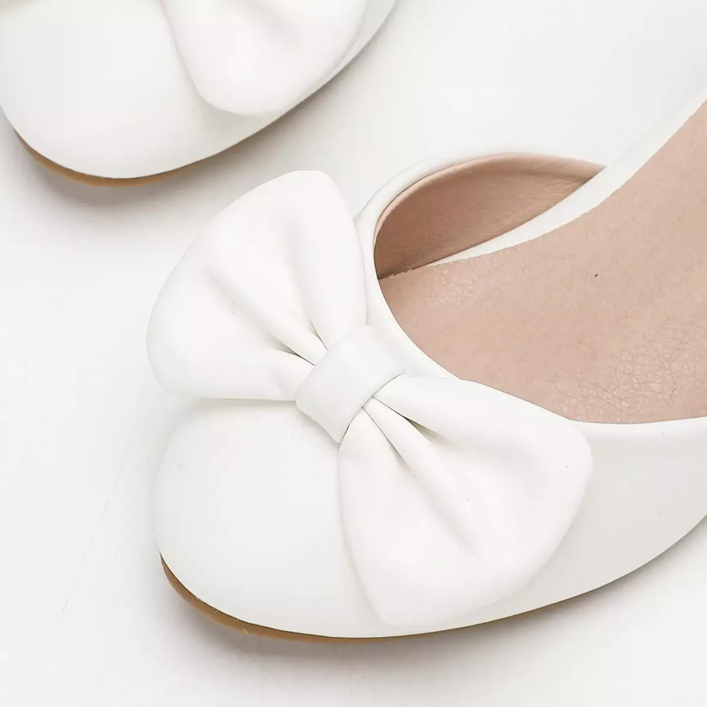Young Girls & Girls White Fan Fold Bow Dress Shoes | Lucys 12220