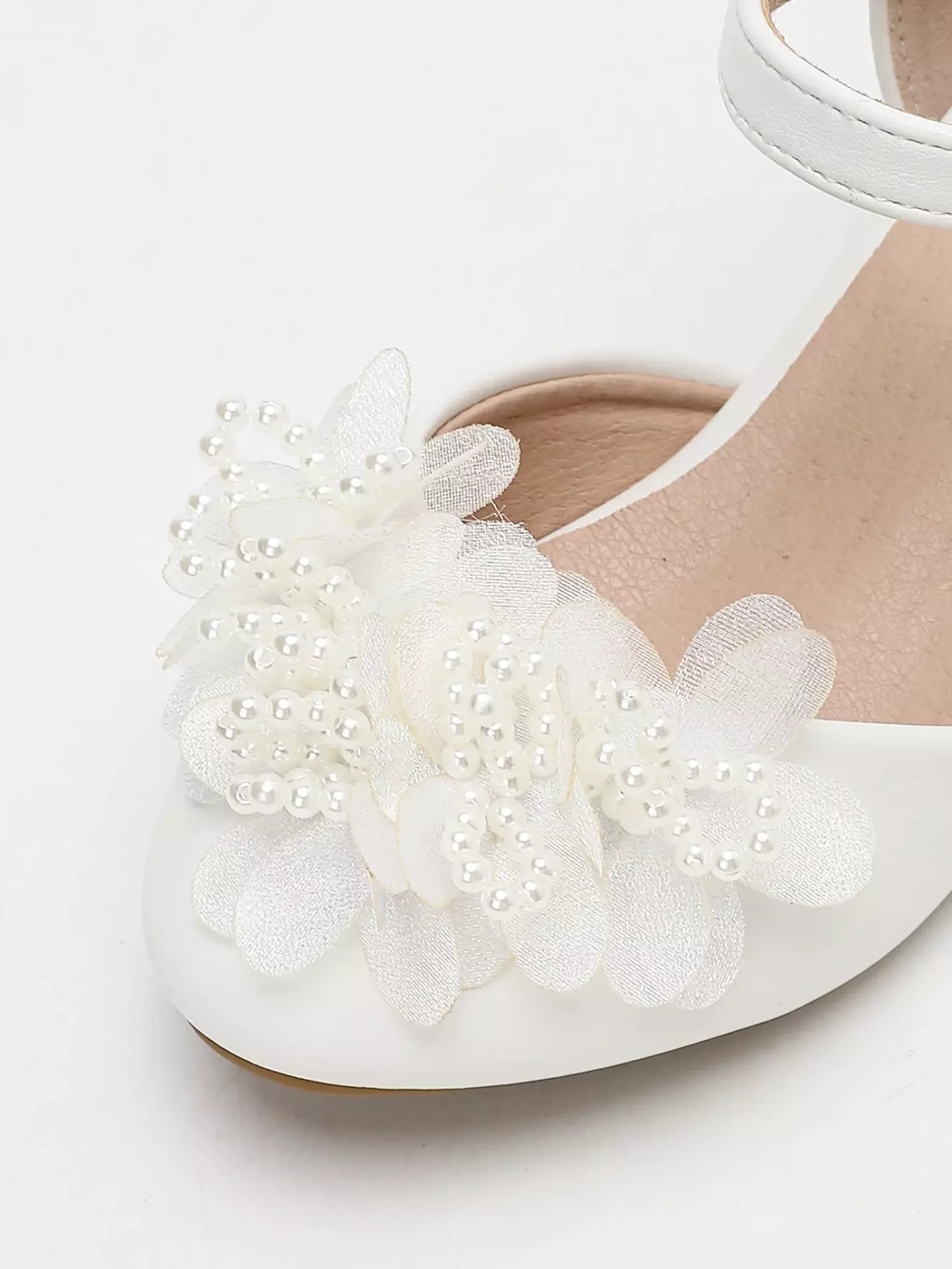 Young Girls & Girls White Bead Loop Flower Dress Shoes | Lucys 12224
