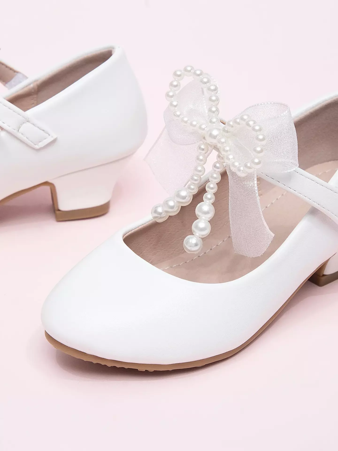 Young Girls & Girls White Graduated Pearl Strand Bow Dress Shoes | Lucys 12264