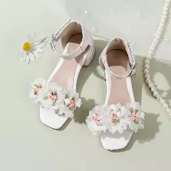 Young Girls & Girls White Rosebud Flower Cluster Sandals | Lucys 12305