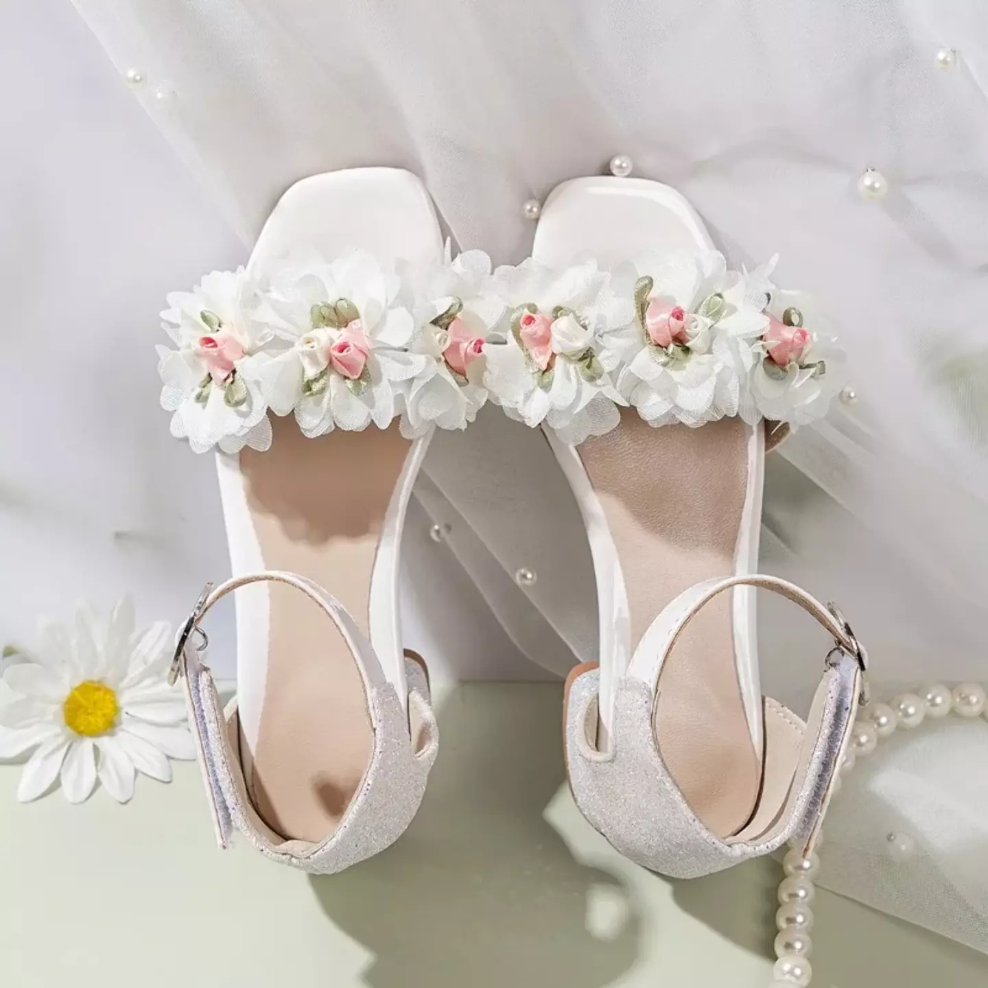 Young Girls & Girls White Rosebud Flower Cluster Sandals | Lucys 12305