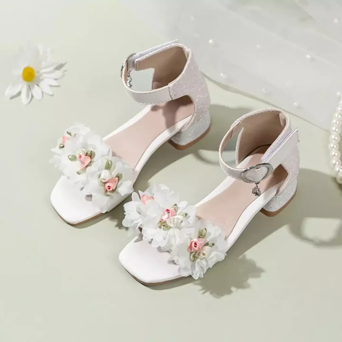 Young Girls & Girls White Rosebud Flower Cluster Sandals | Lucys 12305