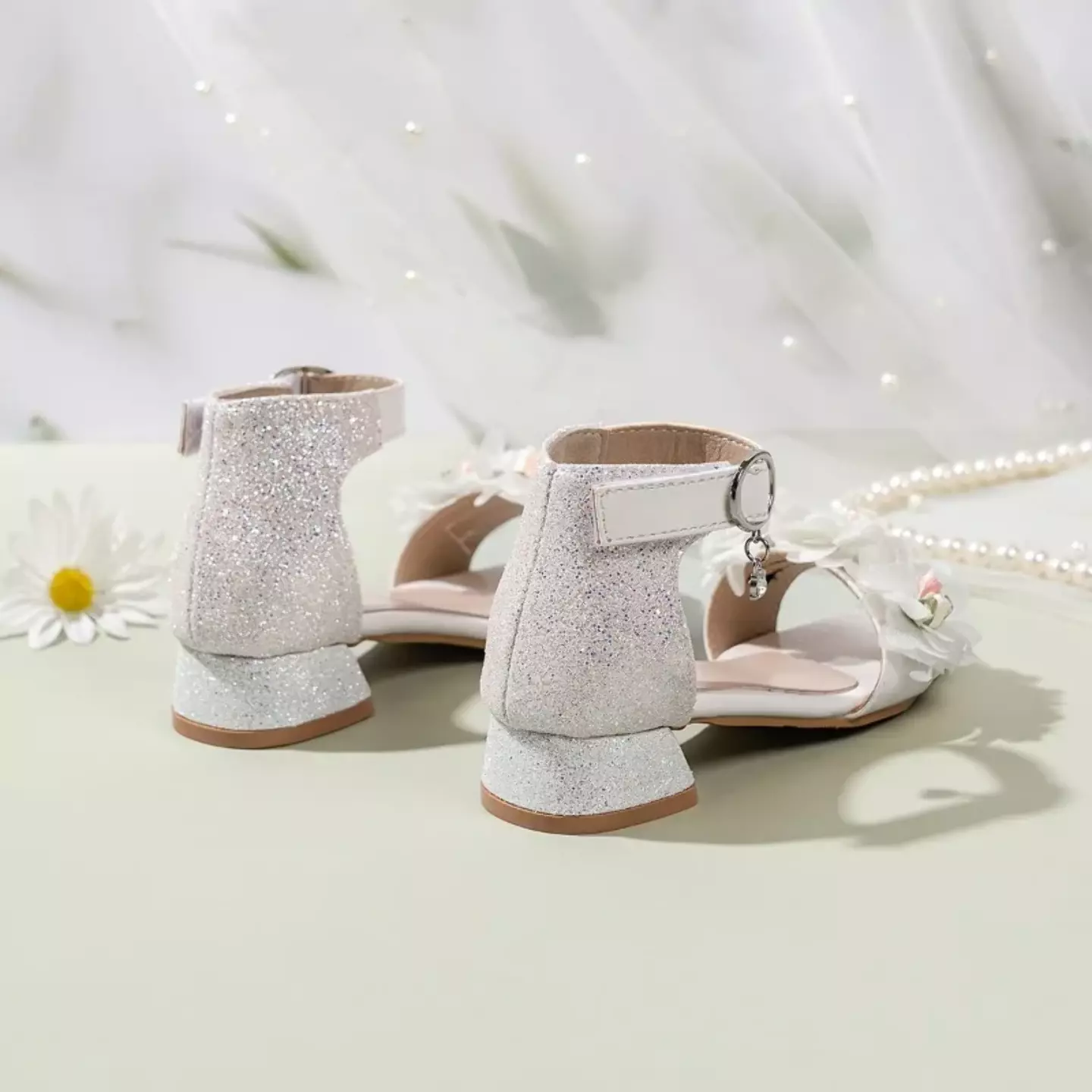 Young Girls & Girls White Rosebud Flower Cluster Sandals | Lucys 12305