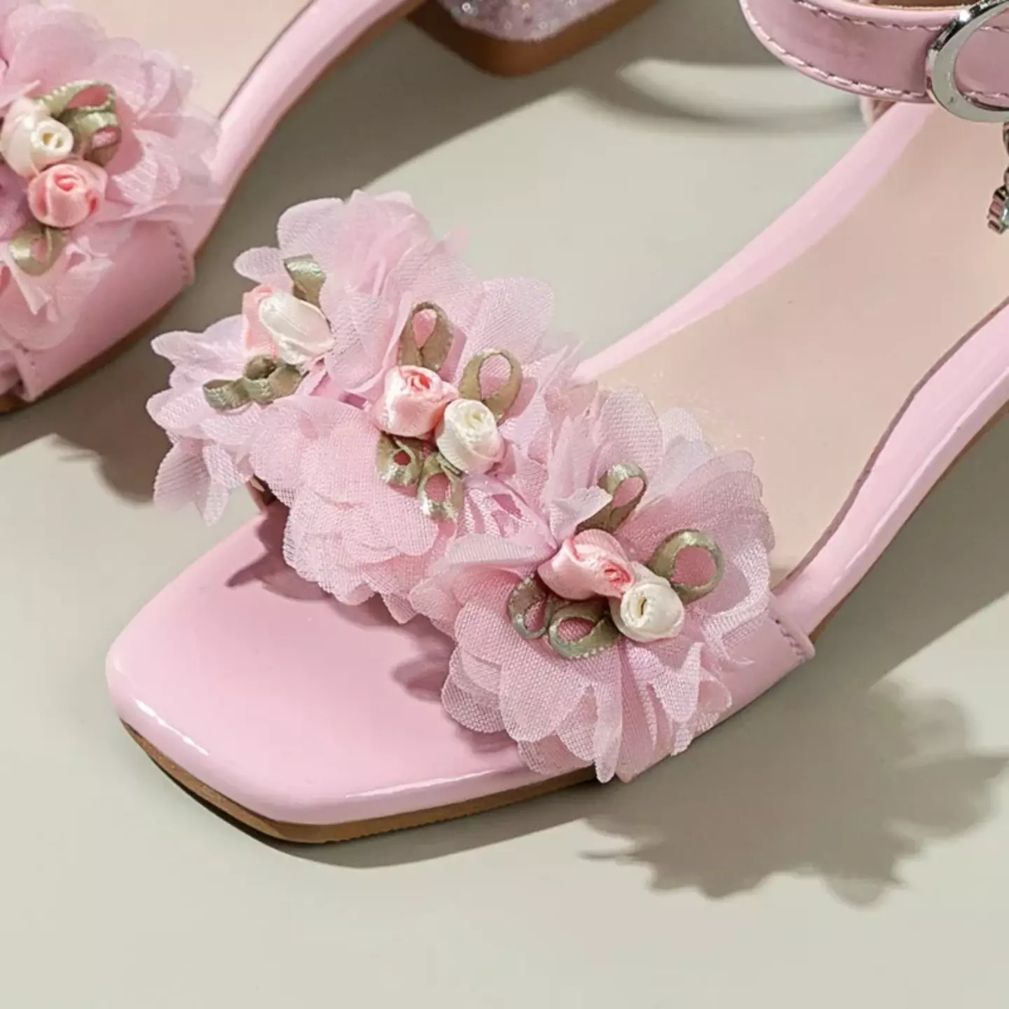 Young Girls & Girls Pink Rosebud Flower Cluster Sandals | Lucys 12304
