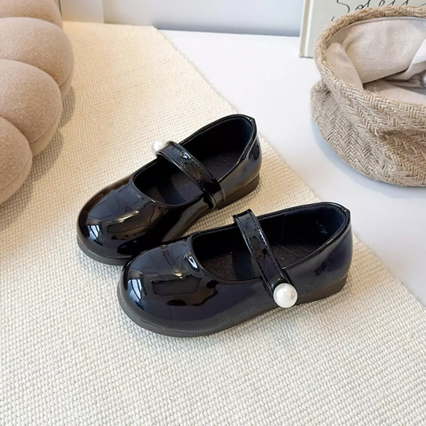 Young Girls & Girls Black Stitched Pearl Strap Glossy Dress Shoes | Lucys 12341