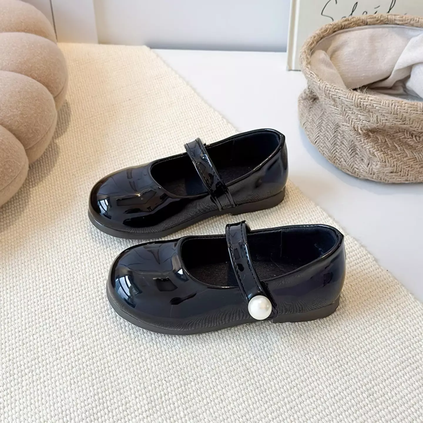 Young Girls & Girls Black Stitched Pearl Strap Glossy Dress Shoes | Lucys 12341
