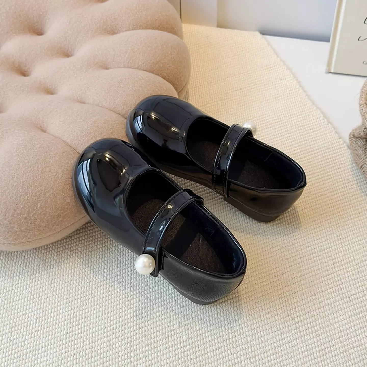 Young Girls & Girls Black Stitched Pearl Strap Glossy Dress Shoes | Lucys 12341