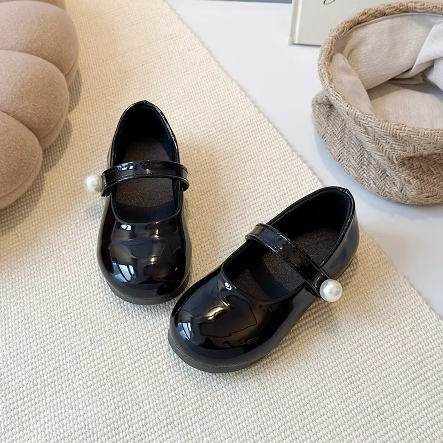 Young Girls & Girls Black Stitched Pearl Strap Glossy Dress Shoes | Lucys 12341