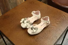 Toddler, Young Girls & Girls Ivory Slanted Fold Two Tone Bow Dress Shoes | Lucys 12382